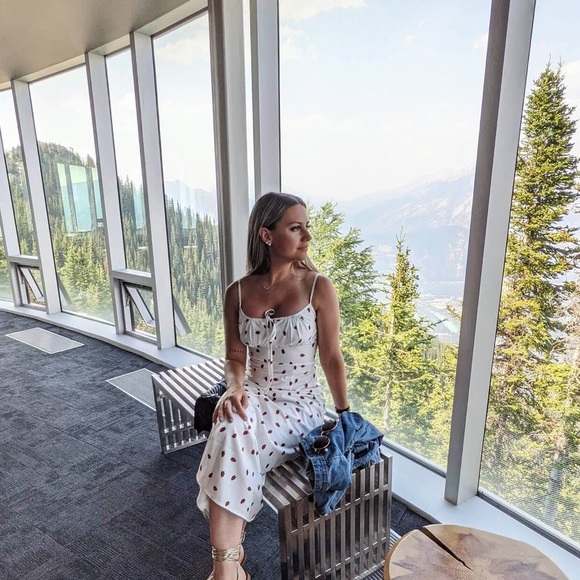 Meet your Posher, Marielyne - Picture 1 of 2